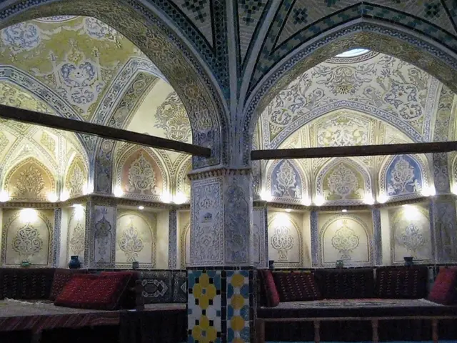 Çinili kubbesiyle hamam içi — Kavaklı, Masaj Salonun
